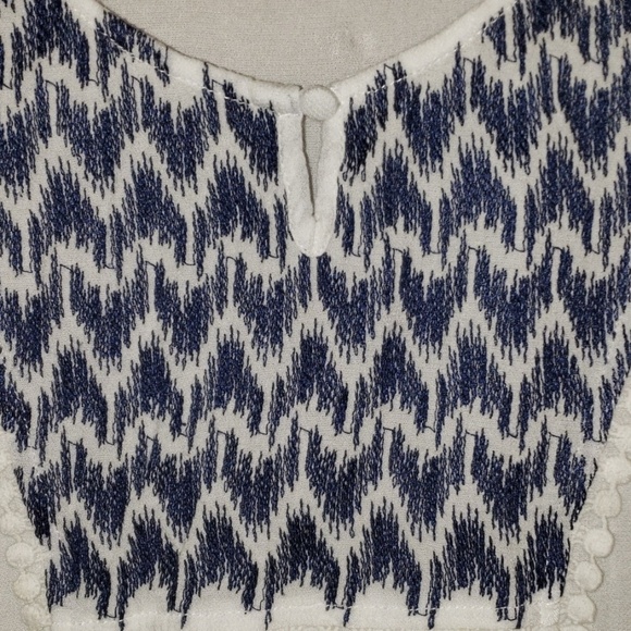 Ariat rayon short sleeve embroidered top - Picture 2 of 6